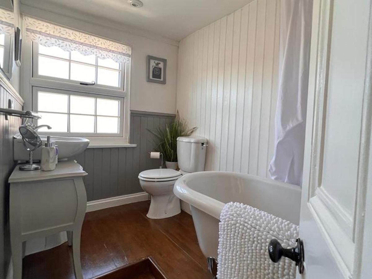 Bridewell Cottage In The Heart Of Tenterden - Pass The Keys Extérieur photo